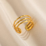 Bague femme en acier inoxydable doré, composée de trois fines bandes.
