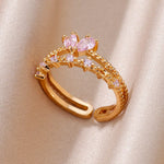Bague femme en acier inoxydable doré, avec un design de couronne florale ornée de petites pierres roses.
