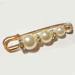 Broche épingle couleur or avec des perles