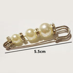 Broche épingle couleur argent avec des perles
