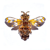 Photo prise du haut pour cette broche pour vêtements en forme d'abeille